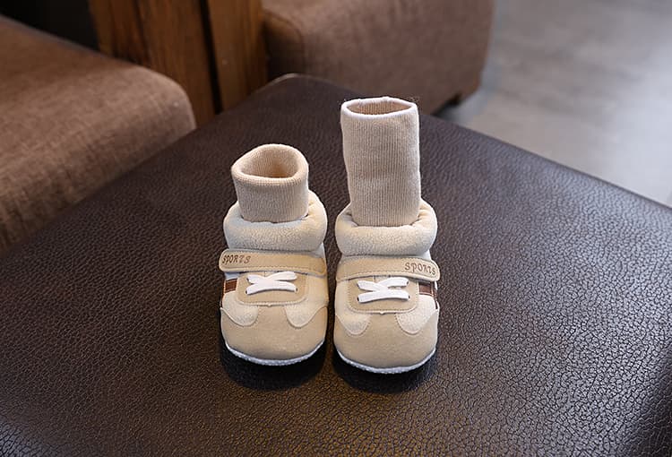 ファーストシューズふわもこソックス付きスポーツ靴