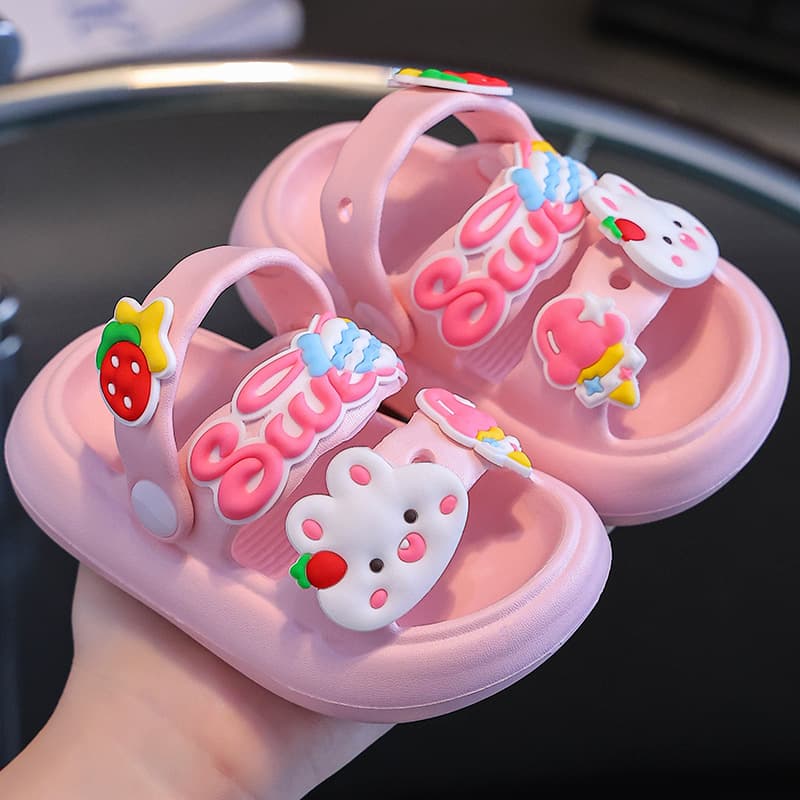 ファーストシューズいちごとうさぎのファーストステップ