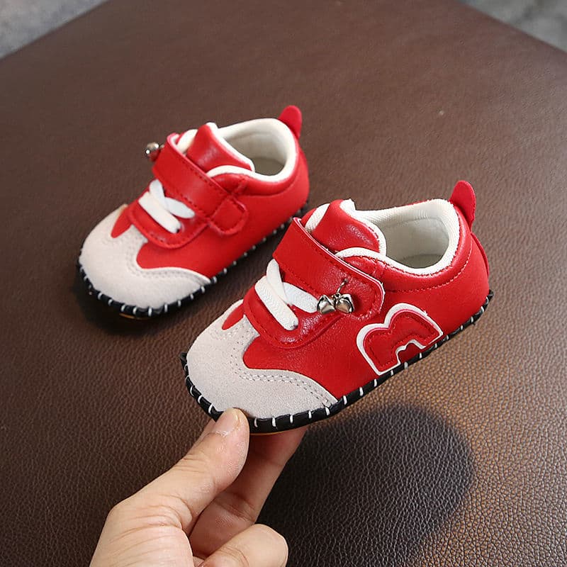 ファーストシューズふわもこベビースニーカー ティアラ付き