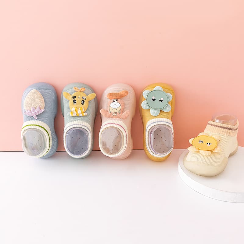 ファーストシューズ 動物さんと歩む赤ちゃんの一歩靴