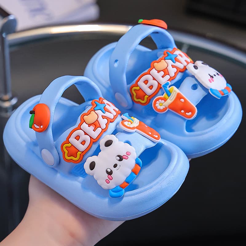 ファーストシューズいちごとうさぎのファーストステップ