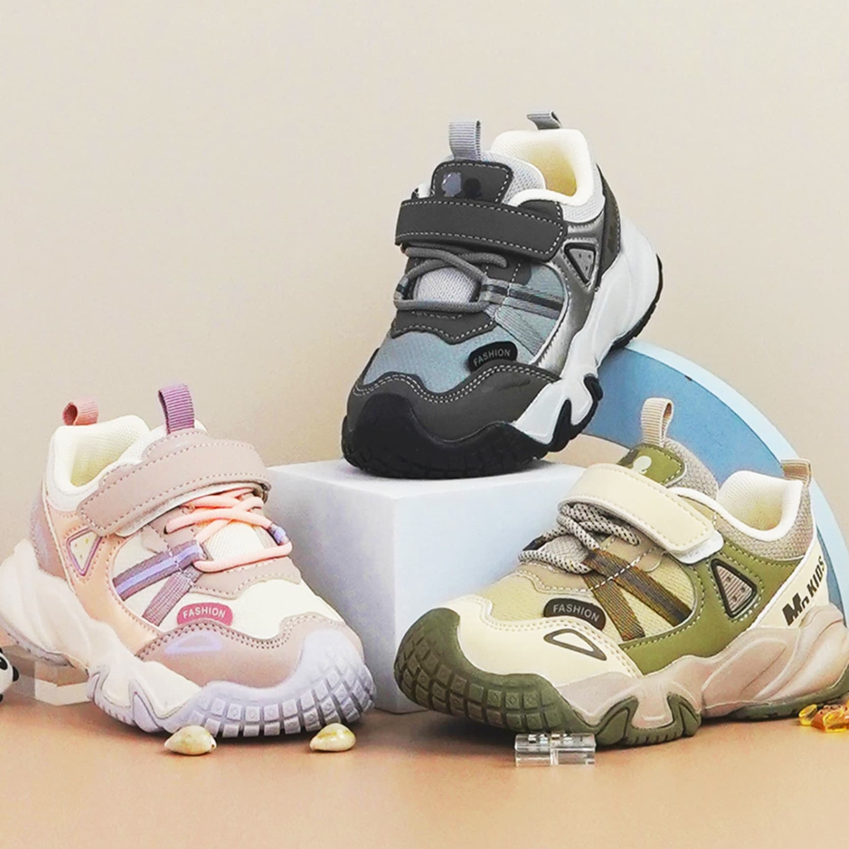 ファーストシューズふわもこキッズランナー