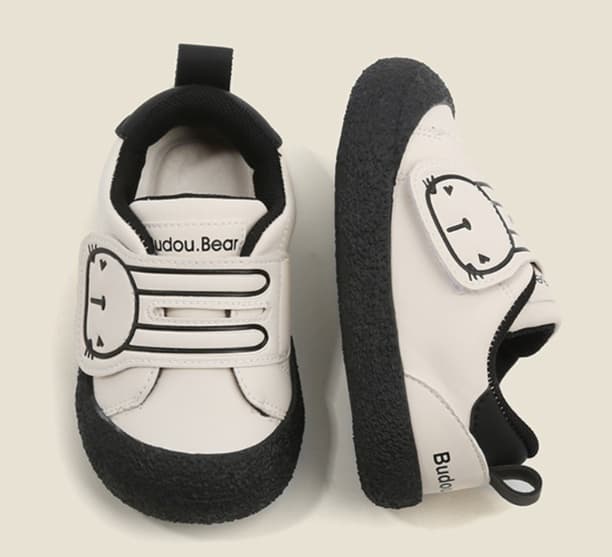 ファーストシューズうさぎさんもにっこり赤ちゃんの歩みシューズ