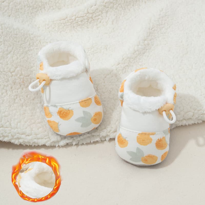 ファーストシューズ やわらか素材の赤ちゃん用初歩き靴