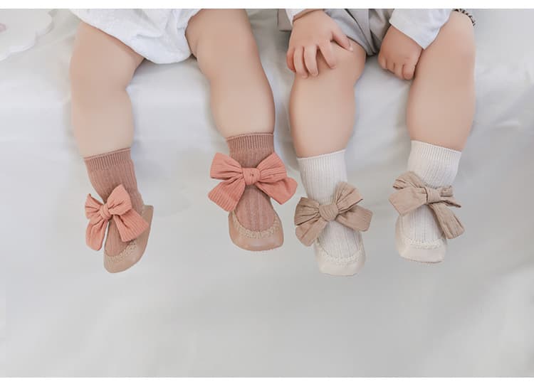 ファーストシューズふわもこリボン付きファーストシューズ