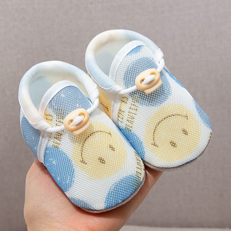 ファーストシューズ やわらか素材の赤ちゃん用初歩き靴