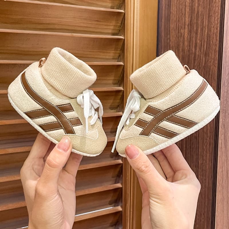 ファーストシューズふわもこソックス付きスポーツ靴