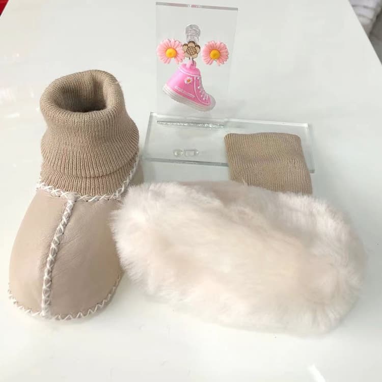 ファーストシューズふわもこムートン風あったかソックスシューズ