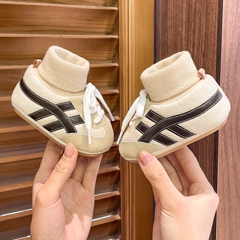 ファーストシューズふわもこソックス付きスポーツ靴