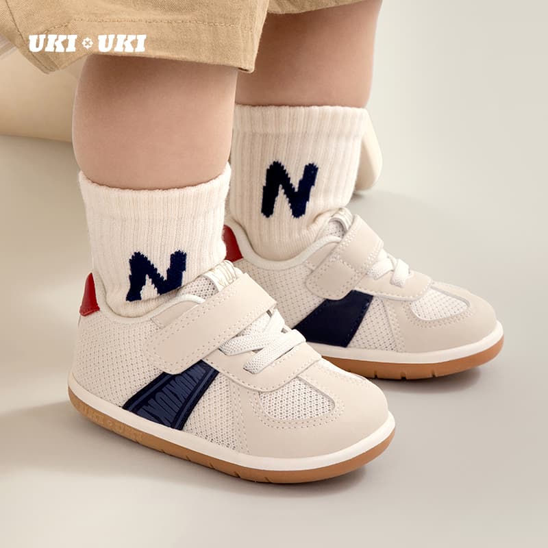 ファーストシューズ やわらか歩みスニーカー