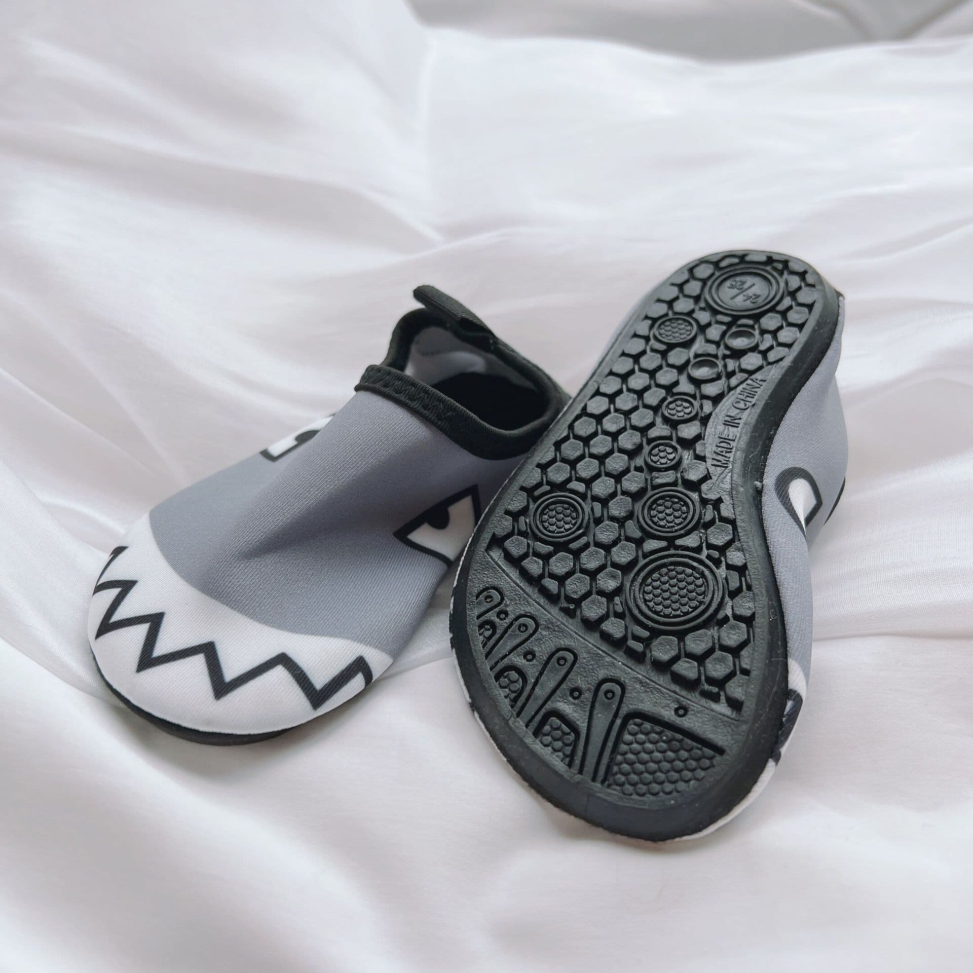 ファーストシューズやんちゃモンスターウォーターシューズ