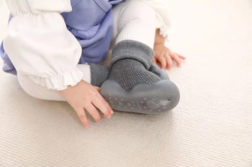 ファーストシューズふんわり包み込むおやすみソックス