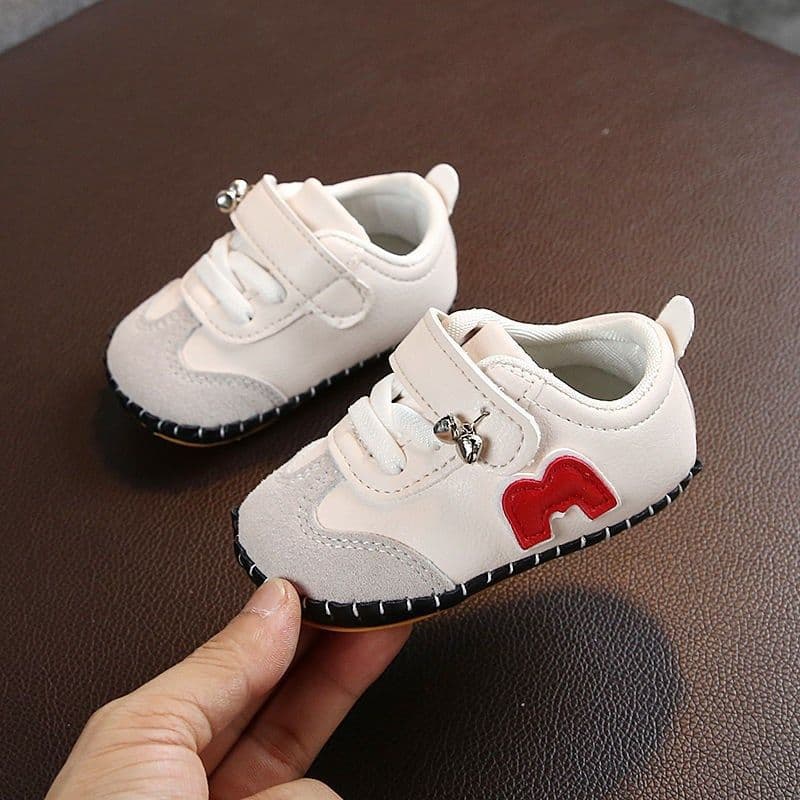 ファーストシューズふわもこベビースニーカー ティアラ付き