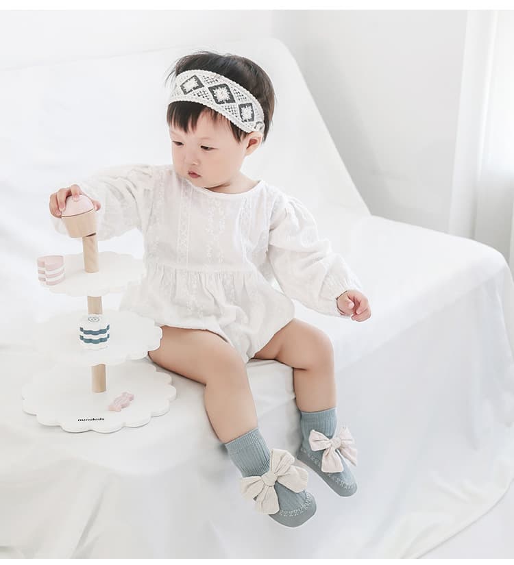 ファーストシューズふわもこリボン付きファーストシューズ