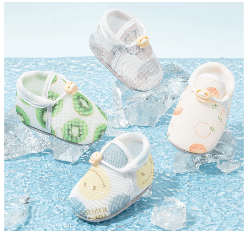 ファーストシューズ やわらか素材の赤ちゃん用初歩き靴