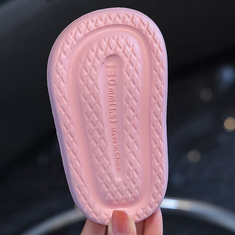 ファーストシューズいちごとうさぎのファーストステップ