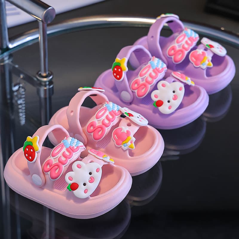 ファーストシューズいちごとうさぎのファーストステップ