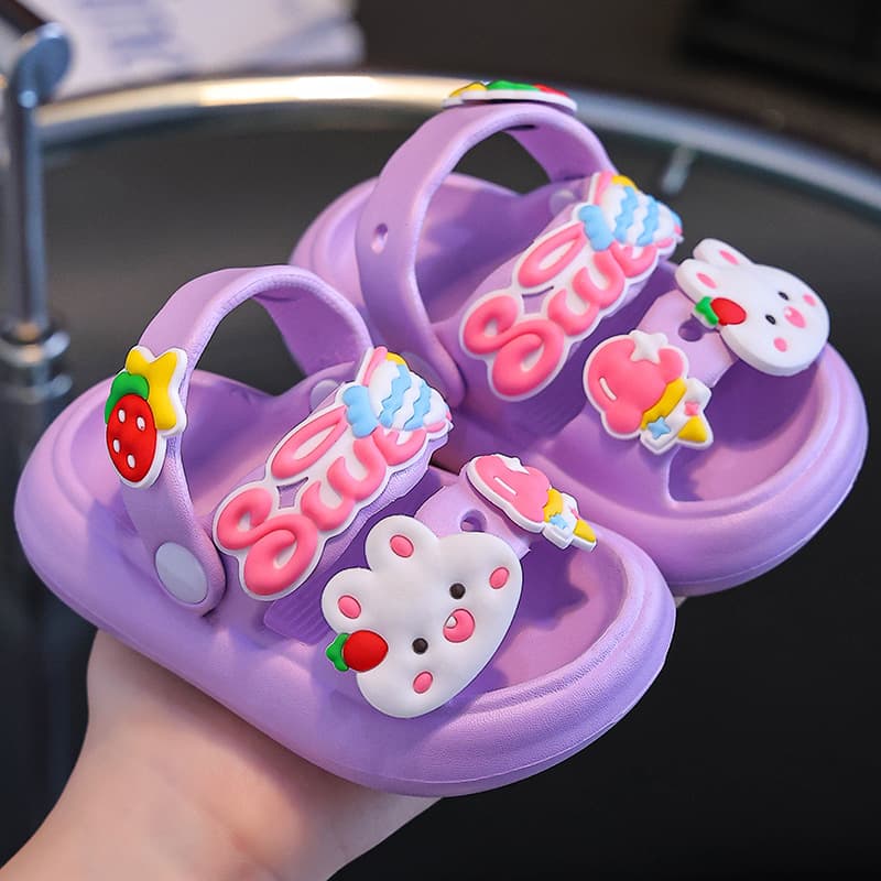 ファーストシューズいちごとうさぎのファーストステップ