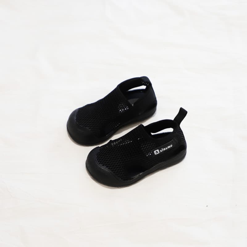 ファーストシューズメッシュ素材の水遊び用ベビーサンダル