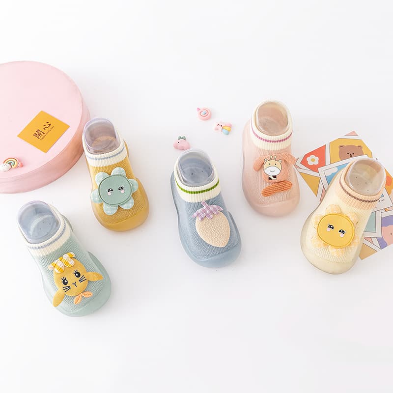 ファーストシューズ 動物さんと歩む赤ちゃんの一歩靴