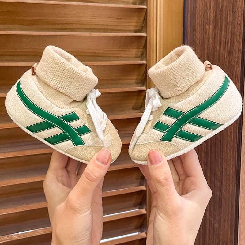 ファーストシューズふわもこソックス付きスポーツ靴