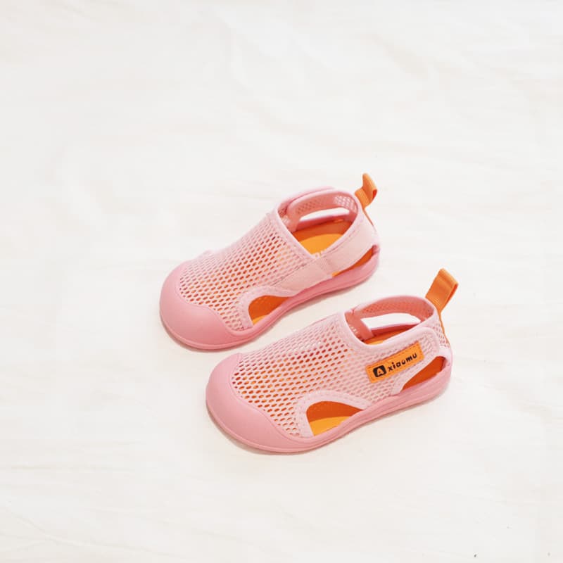 ファーストシューズメッシュ素材の水遊び用ベビーサンダル