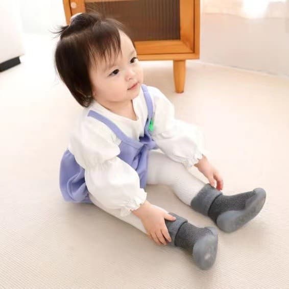 ファーストシューズふんわり包み込むおやすみソックス