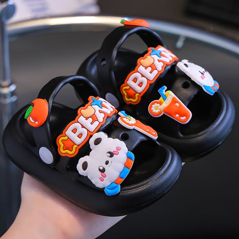 ファーストシューズいちごとうさぎのファーストステップ